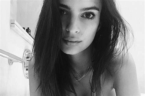 ratajkowski nude|Emily Ratajkowski Poses Naked in the Bathtub to Celebrate。